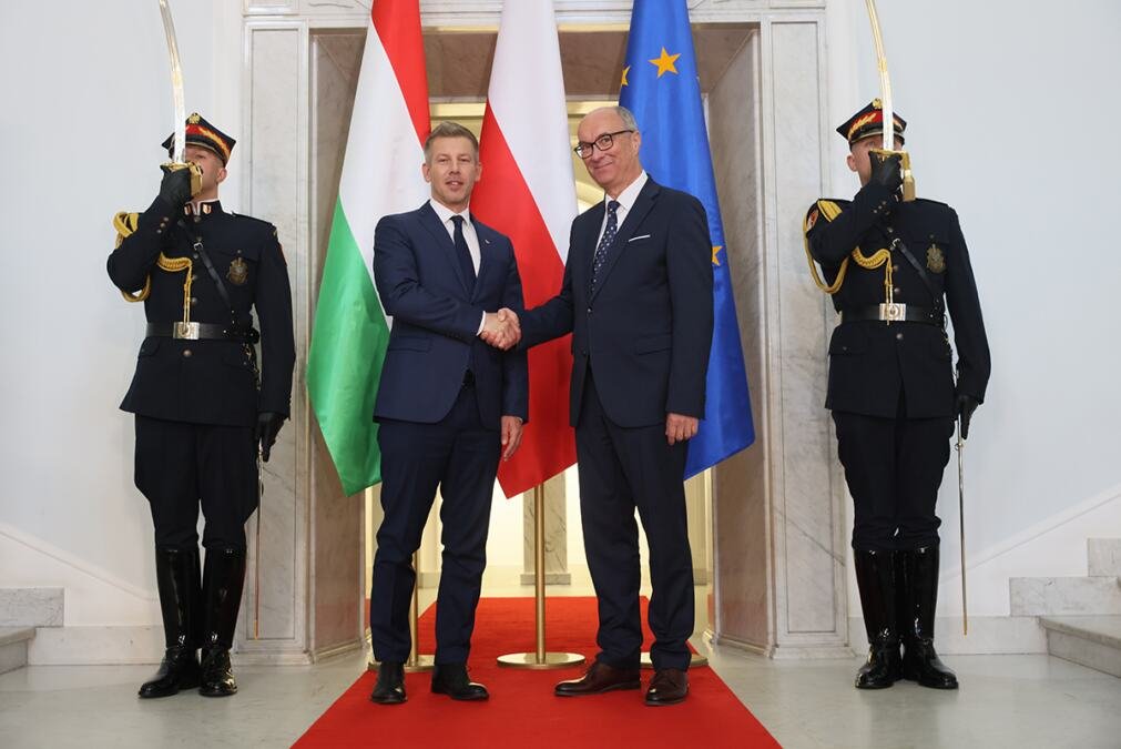 MAĐAR PREDLAŽE DA SE VIŠEGRADSKA GRUPA PROŠIRI I NA ZAPADNI BALKAN Novi mađarski premijer u Varšavi razgovarao sa poljskim kolegom Donaldom Tuskom (FOTO)