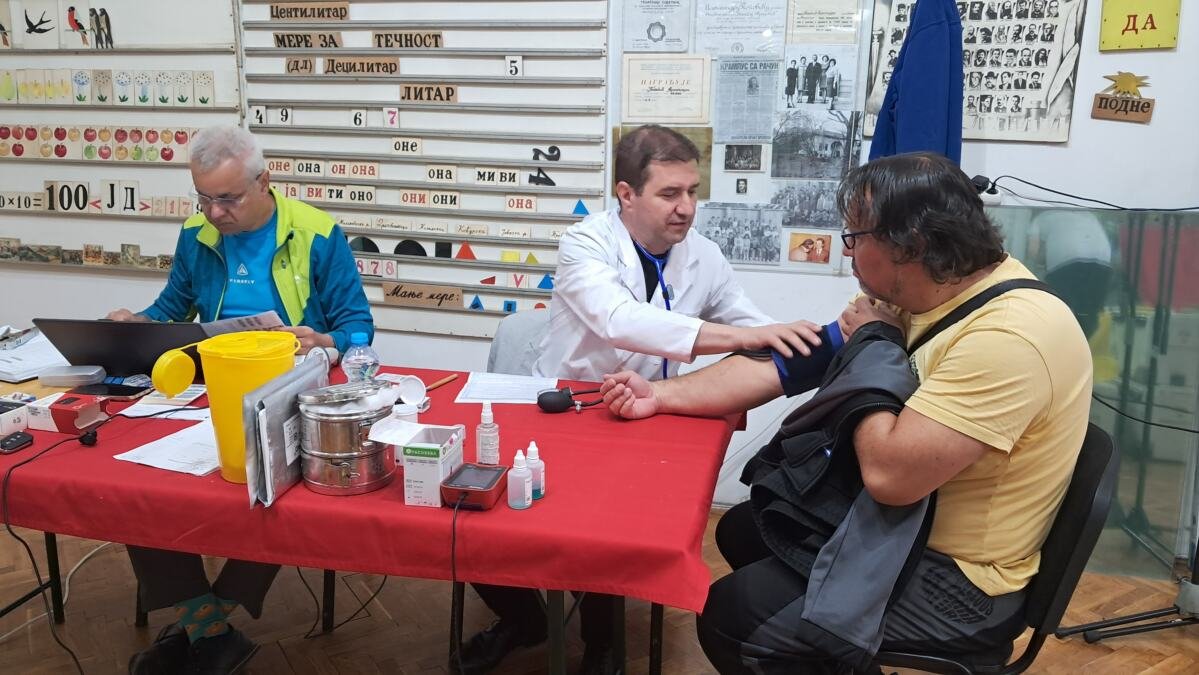 MALE RUKE NAŠE, ZA VELIKE PODVIGE VAŠE: Deca predškolske ustanove u Vranju pomogla u organizaciji humanitarne akcije (FOTO)