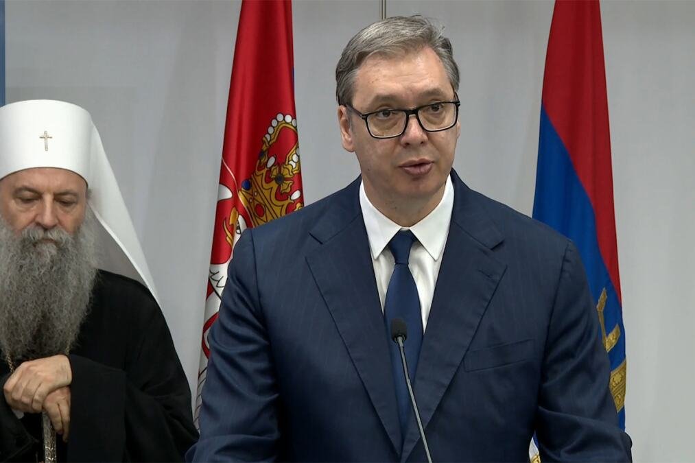 VERUJEM DA ĆE SVETI POJAS DONETI I ČUDESA KOJIMA SE NADAMO! Vučić na dočeku Čudesnog pojasa Presvete Bogorodice: U mirnu luku da uvedemo srpski brod