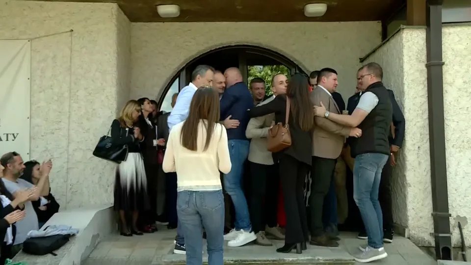 Kako je izabran novi predsednik opštine Arađelovac: U improvizovanoj sali i uz, opozicija tvrdi - brojne neregularnosti