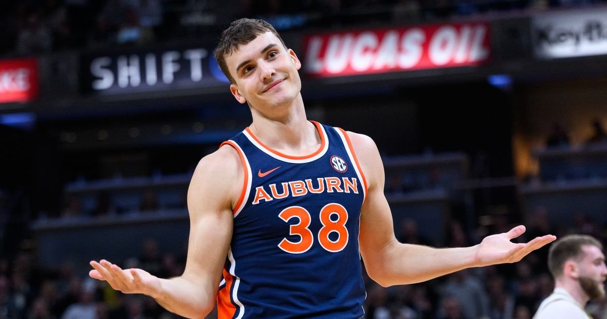 Zvanično: Filip Jović potpisao za čuveni koledž iz Los Anđelesa!