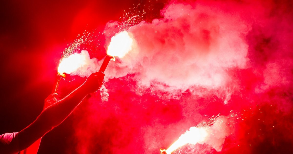 GORI PODGORICA Neviđena bakljada uoči praznika povodom Dana nezavisnosti: Zapevala se i himna