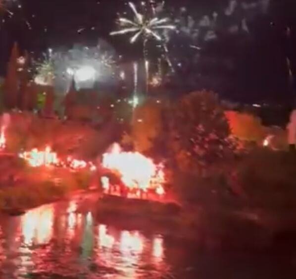 GORI PODGORICA: Ogromna bakljada povodom Dana nezavisnosti: Crne Gore (VIDEO, FOTO)