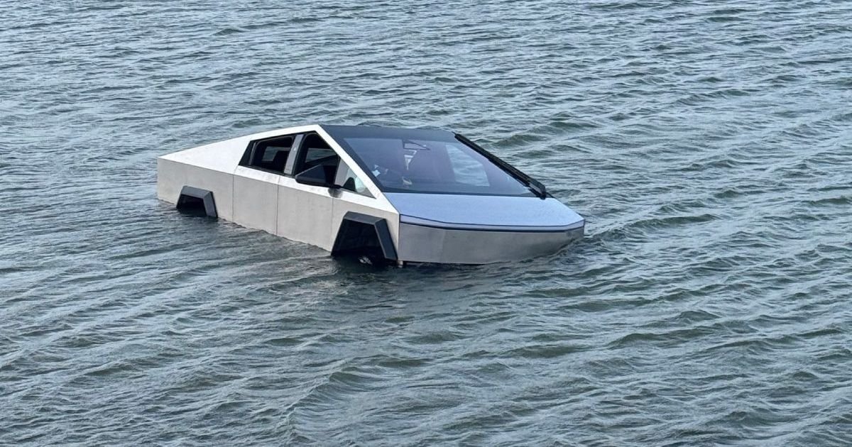 Hteo da isproba specijalnu funkciju Sajbertraka: Ušao u jezero, a onda su stvari krenule po zlu