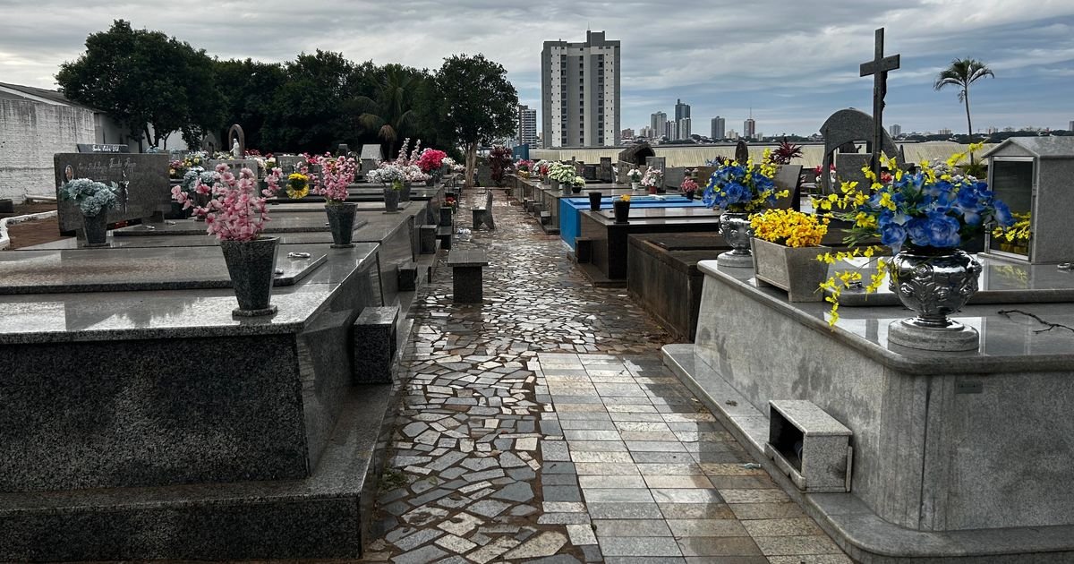 Misteriozno otkriće na groblju kod Aleksinca: Na nadgrobnoj ploči pronađen čudan simbol, jedan detalj ledi krv
