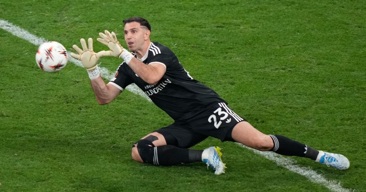 Neverovatno: Golman Aston Vile slomio prst pred finale Lige Evrope, pa briljirao na golu