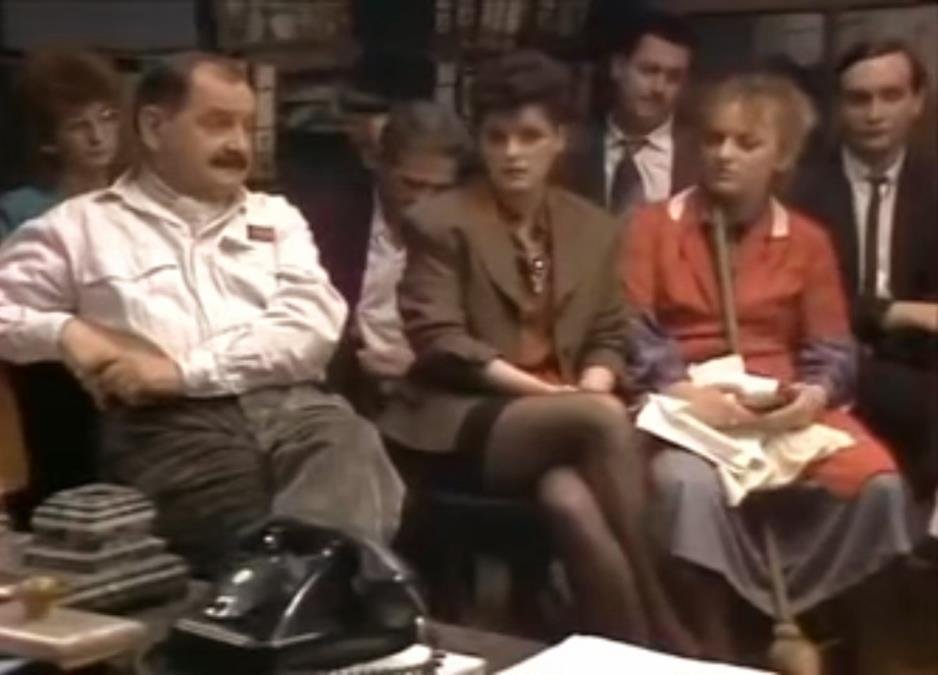 Satarom je ubila majku i babu: Porodicu naše glumice bratanica zavila u crno, ona bežala od novinara, pa otkrila sve