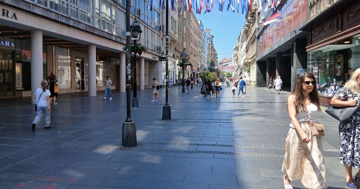 Prva kafeterija sa robotom baristom u Srbiji: Kako funkcioniše i šta sve može ovaj tehnološki novitet