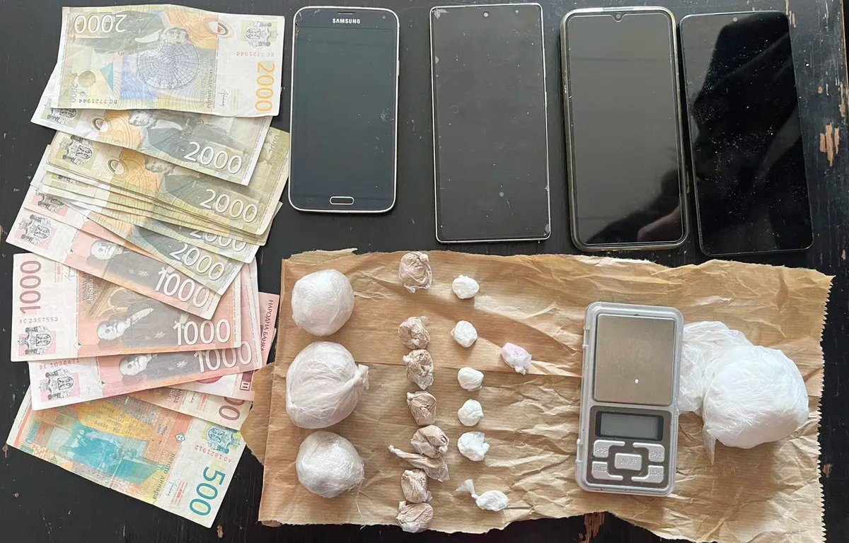 Hapšenje u Beogradu: U stanu na Zvezdari zaplenjen heroin, spid, kokain