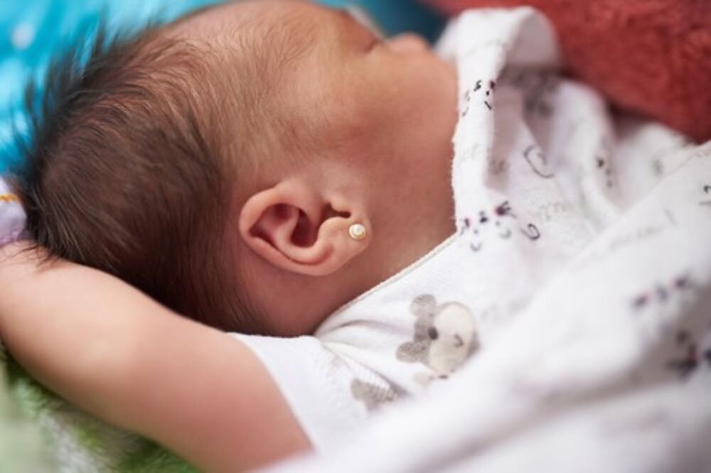 POPULARNA NOSILJKA ZA BEBE SE POVLAČI SA TRŽIŠTA: Upozorenje za roditelje - evo kakva OPASNOSTI PRETI