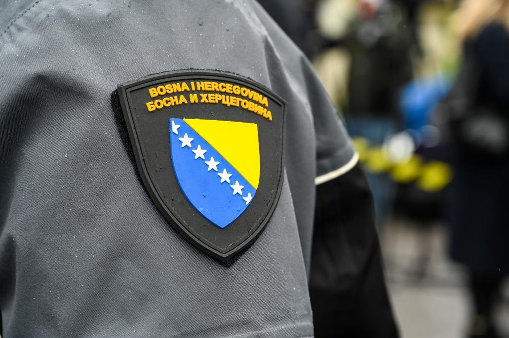 JEDAN FEDERALNI MINISTAR UHAPŠEN, DRUGOM PRETRESAJU KABINET! Akcije policije na više lokacija na području Bihaća i Velike Kladuše