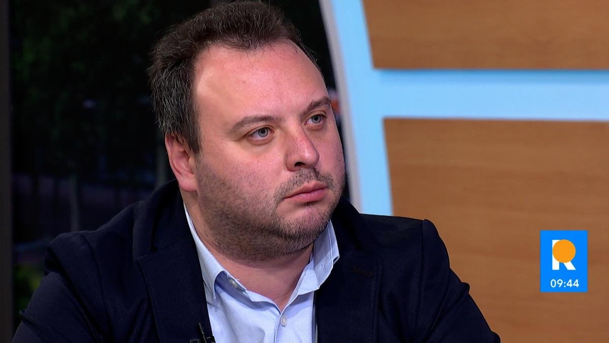 PREDSEDNIK SVEPRAVOSLAVNOG NACIONALNOG SAVETA MILOŠ STOJKOVIĆ: Aleksandar Vučić je u odnosu na blokadere persona, svetosavac i državnik