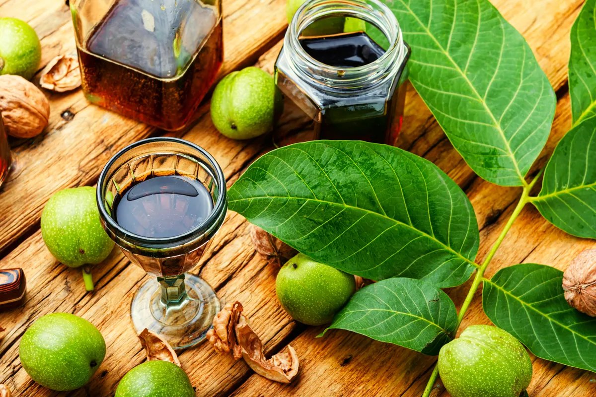 Recept za domaću orahovaču sa medom koju ćete voleti i kao piće i kao lek