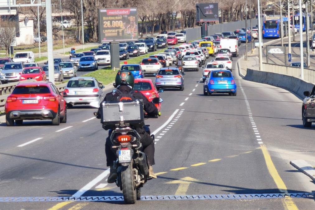 Srbi, ne spuštajte menjač u neutralu nizbrdo, može da vas košta života i više goriva