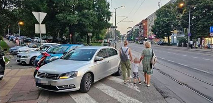 "Rešava ukrštenicu parkiran na pešačkom" Neverovatne slike iz Šapca! Građani BESNI