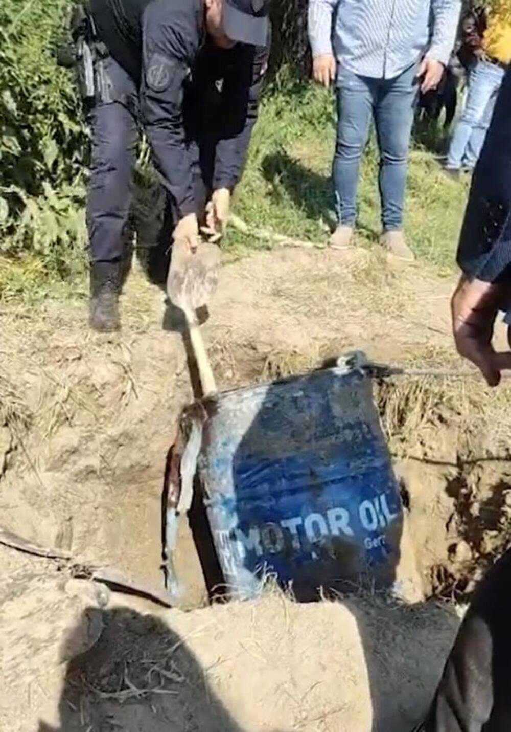 Sumnja se da je u ovom buretu pronađeno telo Aleksandra Nešovića! (VIDEO)