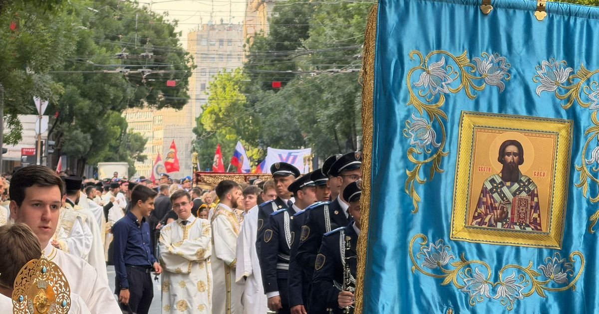 Krenula Spasovdanska litija,na čelu patrijarh Porfirije i Pojas Presvete Bogorodice