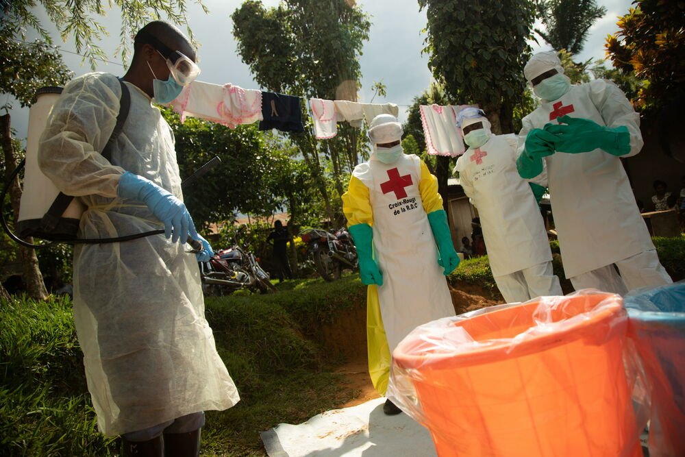 Ebola razara ovu zemlju: Preko 130 mrtvih, a šta kaže struka
