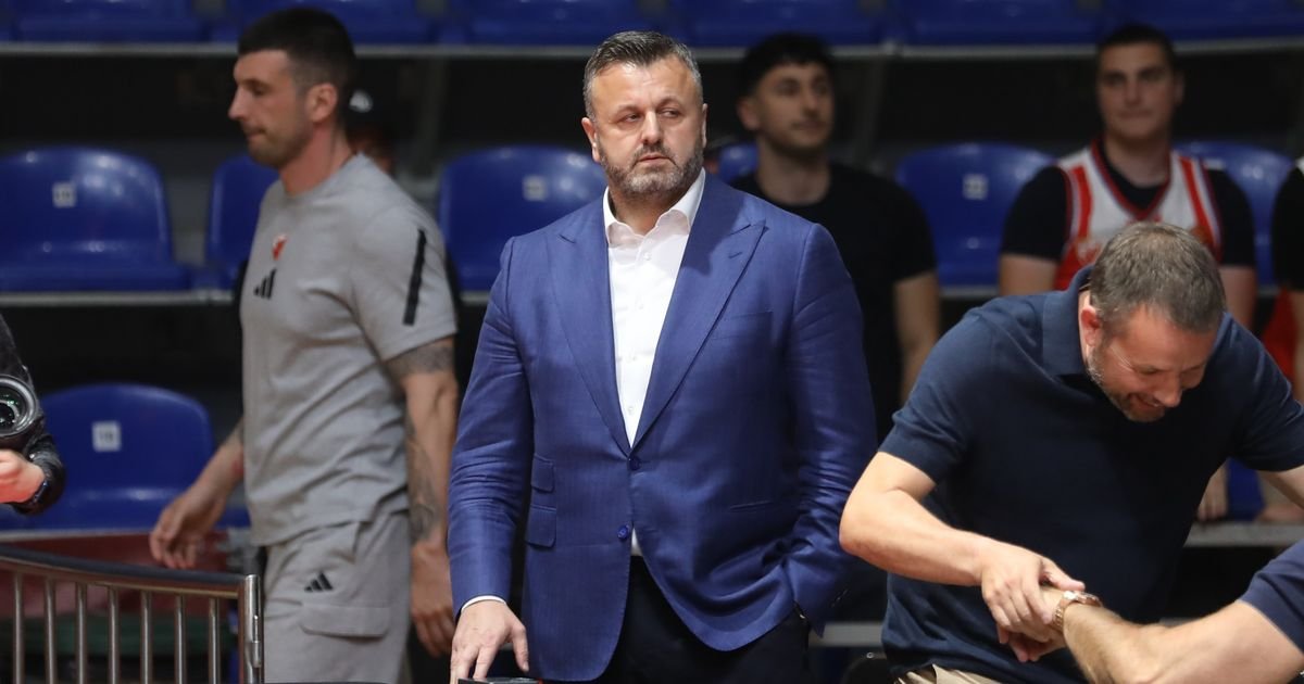Navijači Zvezde besni zbog brukanja, ori se "uprava napolje" na derbiju protiv Partizana!