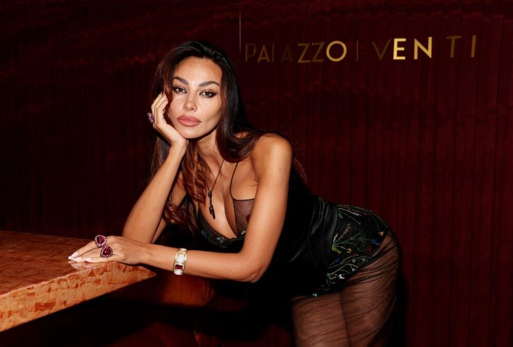 Fatalna lepotica iz Rumunije se pojavila u Kanu: Došla je na zabavu Srbina milionera i svi su zanemeli