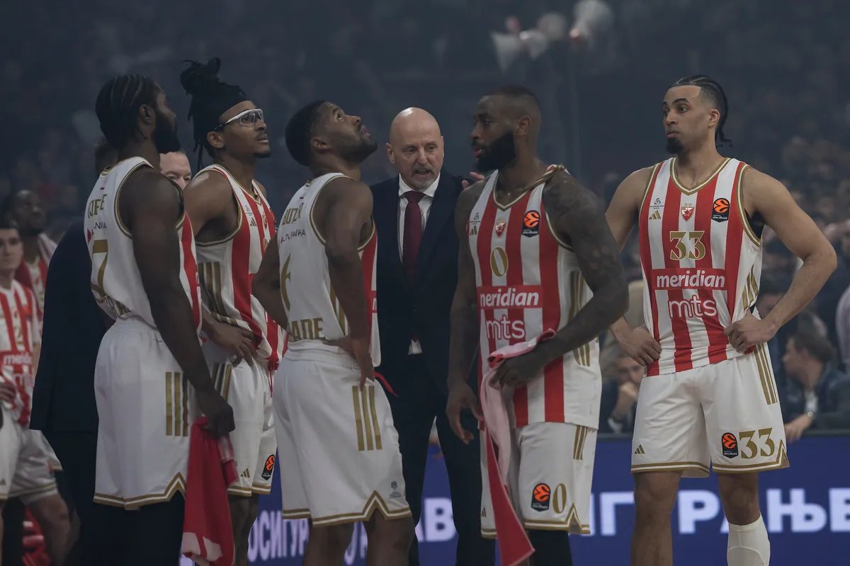 Sve puklo u svlačionici Zvezde: "Nemamo konekciju sa Obradovićem"