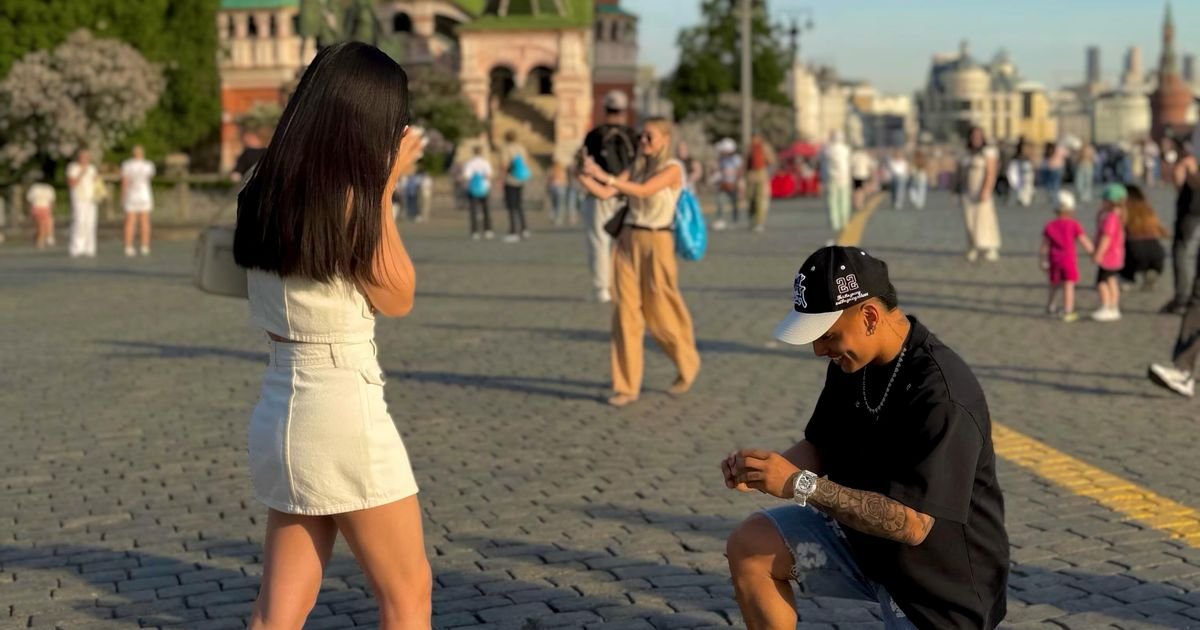 Fudbaler zaprosio devojku koju je hteo da zadavi, zbog optužbe za pokušaj ubistva bio u zatvoru