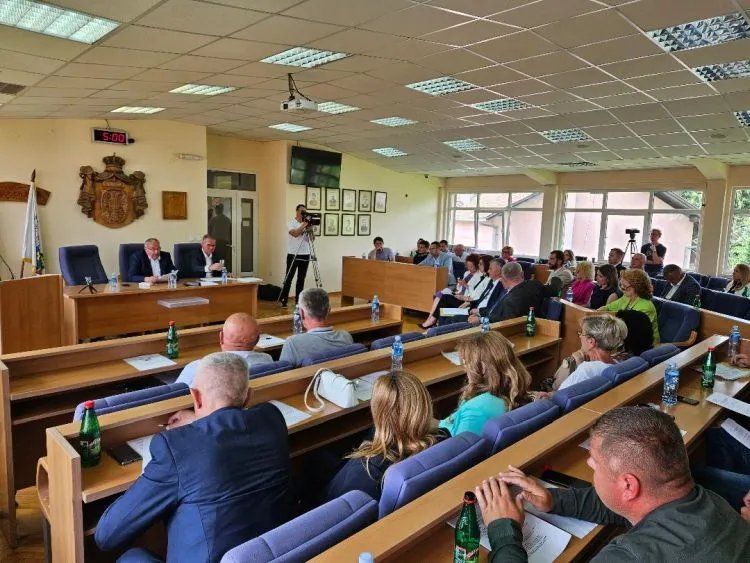 Da li je Čajetina prodala deo jezera - simbol Zlatibora: Šta na to kaže Milan Stamatović, a šta opozicija