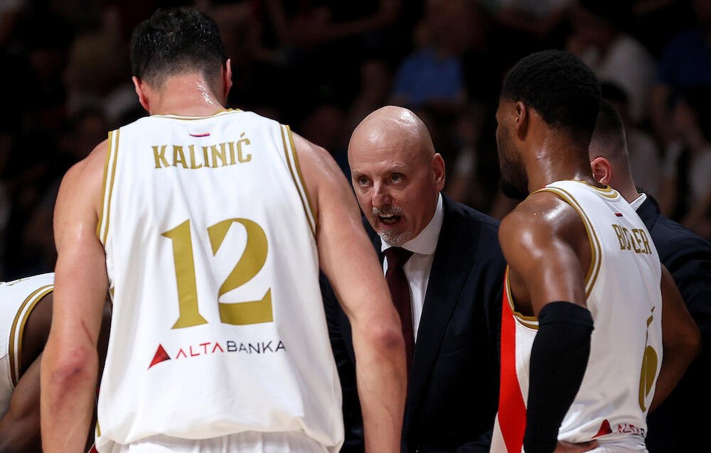 Saša Obradović sramno udario po novinarima! "Ma, 'ajde, došli ste ovde da uživate!" (Video)