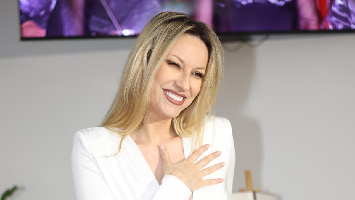 "RADILA SAM PO 18 SATI ZA 80 EVRA" Rada Manojlović imala trnovit put do uspeha: Pevala sam pod šatorima! Uporedila se sa Ćanom