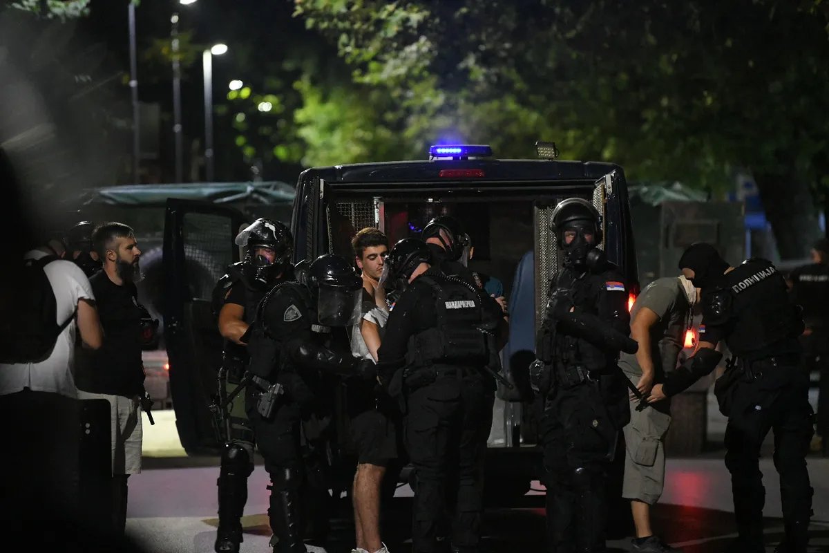 "Pristalice SNS-a pretukle maloletnike na Zvezdari, policajci mirno posmatrali, nisu reagovali" VIDEO