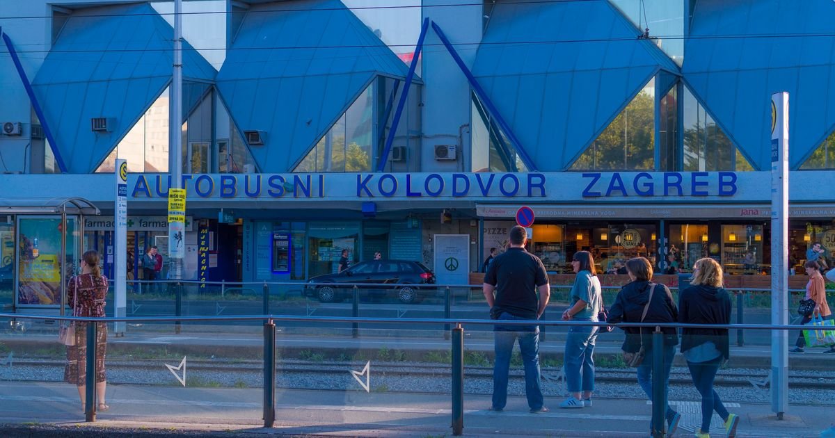 JEZIV SNIMAK! Raspada se Autobuska stanica u Zagrebu, ogromno staklo palo među putnike!