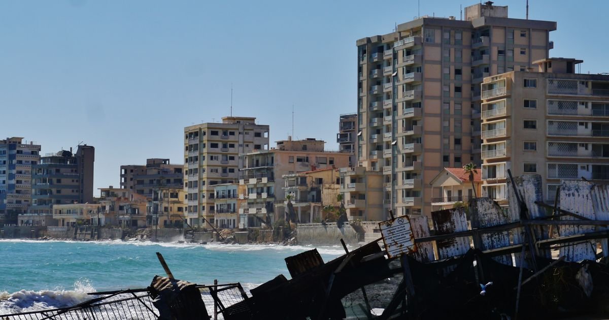 Popularna turistička destinacija koju Srbi vole totalno pusta: Turista nema, plaže i restorani prazni