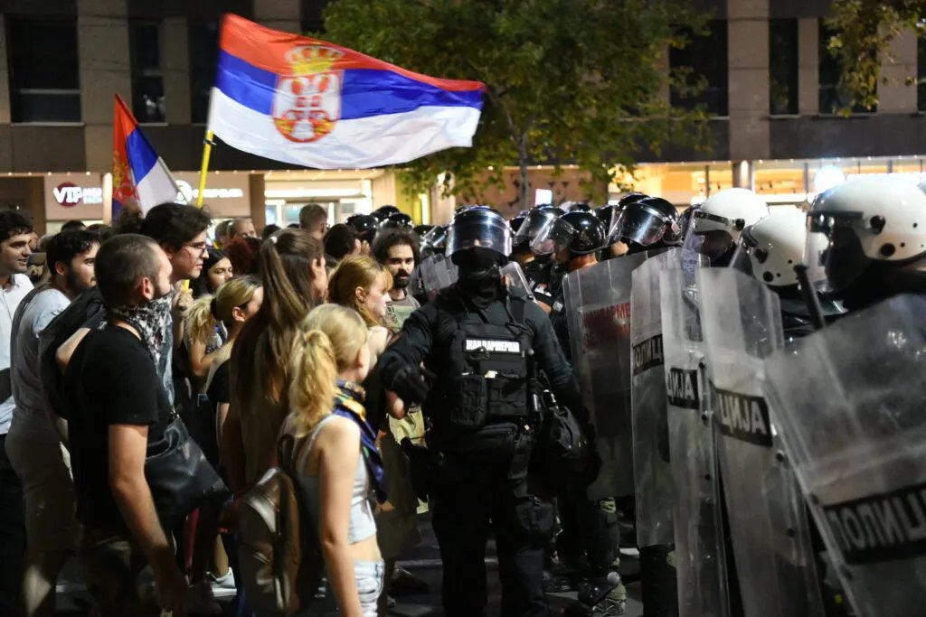 Aktivisti SNS-a napali đaka Geodetske škole i gimnazijalku, prebili još jednog maloletnika: Oglasili se đaci Šeste gimnazije o incidentu na Zvezdari