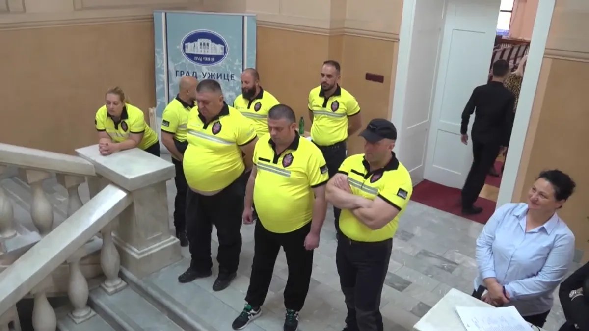 Bačen suzavac u Skupštini grada Užica, odbornik Novaković krivi obezbeđenje