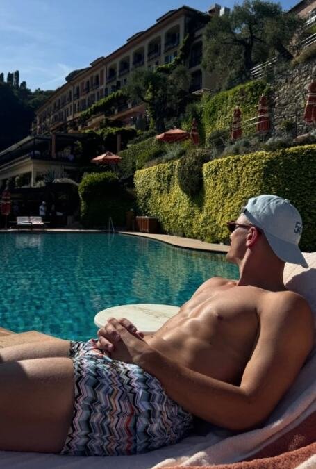 (FOTO) KOŠARKAŠ ODVEO ŽENU U PORTOFINO: Skinuli se, pokazali šta kriju ispod garderobe, a ovakav LUKSUZ niste videli skoro