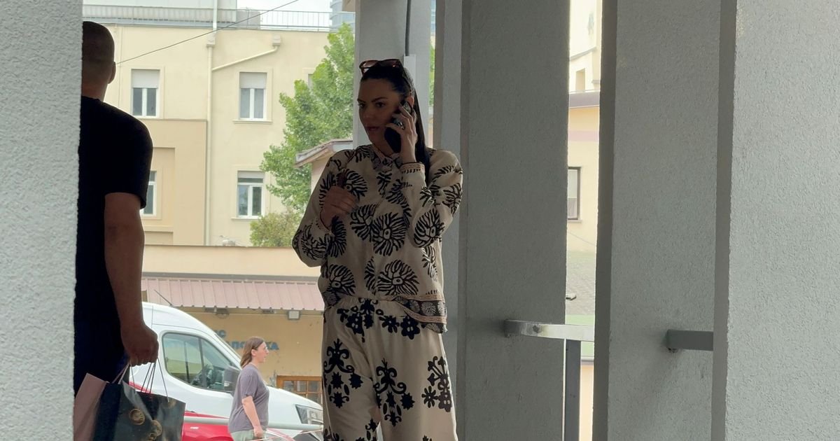 Supruga Slobe Vasića stigla u Lazu: Pevača danas puštaju kući, ona vidno napeta i nervozna