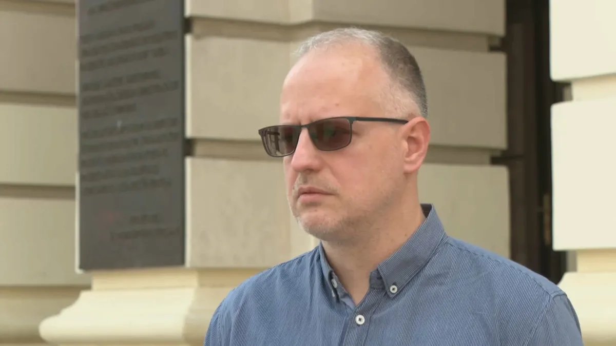 Protest roditelja đaka Jovine gimnazije nakon suspenzije šest profesora, zahtevaju smenu direktora