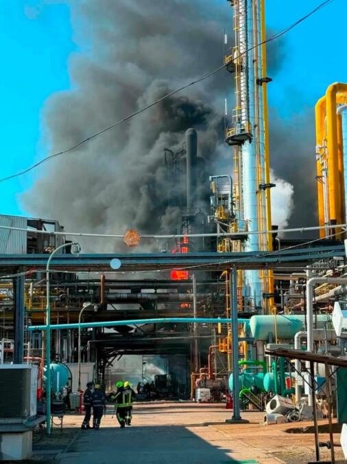 POTVRĐEN UZROK STRAVIČNE EKSPLOZIJE U MAĐARSKOJ! Objavljen novi SNIMAK tragedije u MOL-ovoj fabrici u kojoj je jedan radnik smrtno stradao (FOTO/VIDEO)