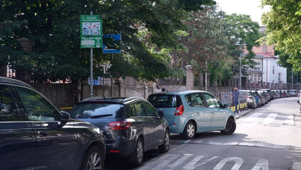 Evo da li je dozvoljeno parkiranje ako nema znaka zabrane: Zakon je jasan, a za ove prekršaje su kazne su paprene!