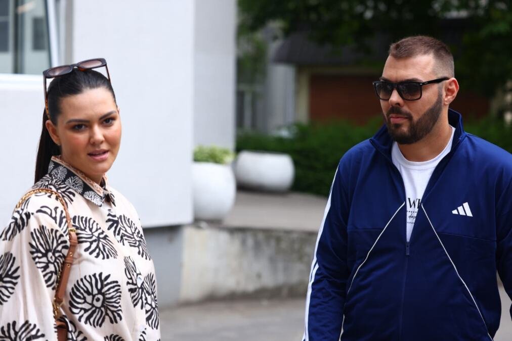 EVO ŠTA SE DEŠAVA U DOMU SLOBE VASIĆA NAKON ŠTO JE NAPUSTIO LAZU! Pevač doneo drastičnu odluku, njegova žena se oglasila