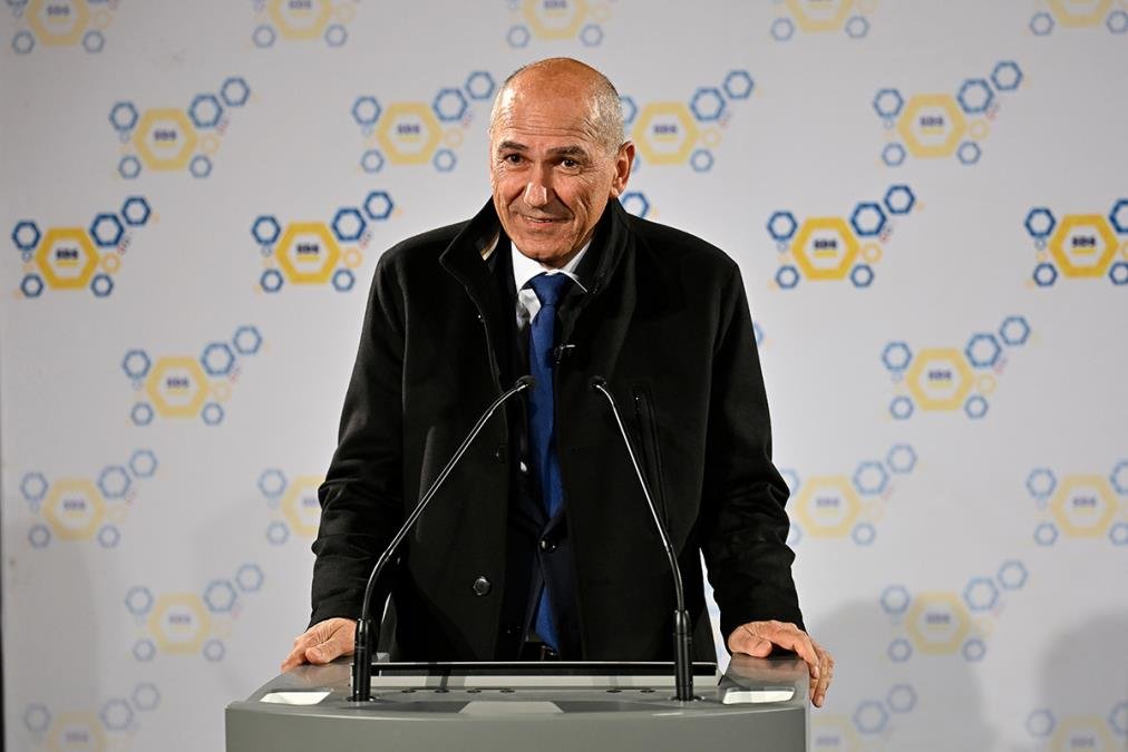 SLOVENIJA DOBILA PREMIJERA: Janez Janša položio zakletvu, na redu formiranje vlade