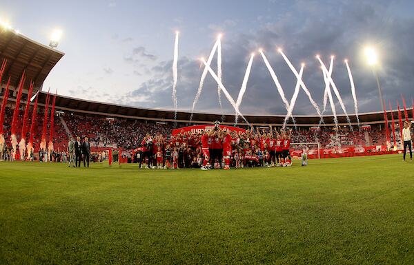 FOTO GALERIJA: Pogledajte kako je Crvena zvezda proslavila titulu - crveno-beli spektakl na Marakani