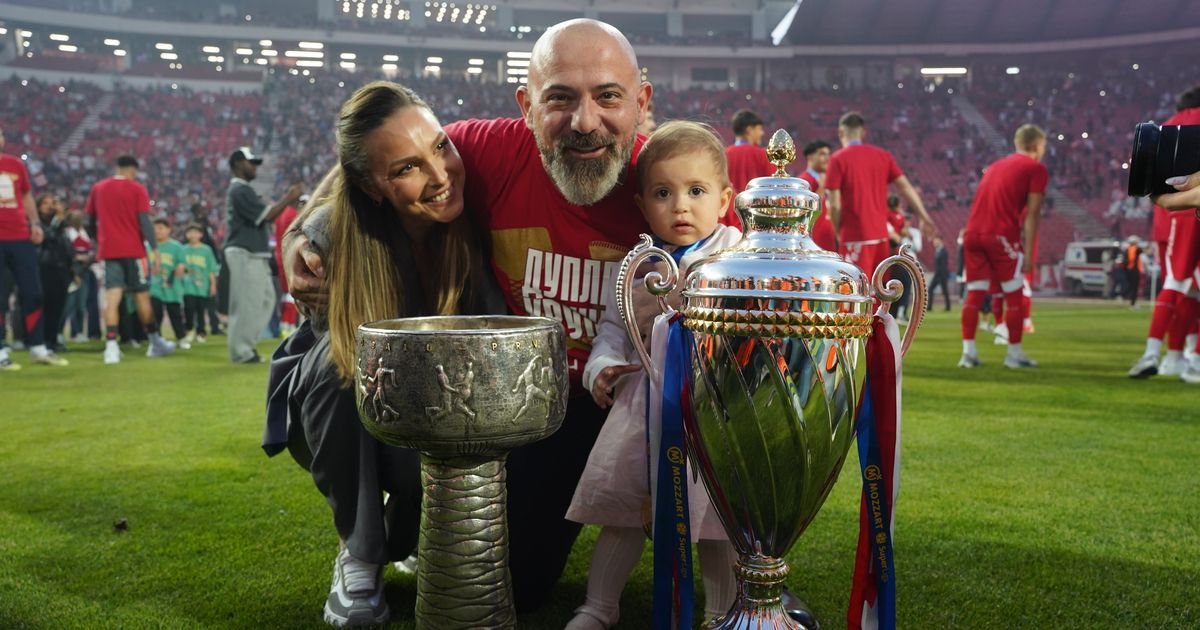Nova supruga ljubila Dejana Stankovića na proslavi titule, tu je bila i mala ćerkica, dirljive scene na Rajku