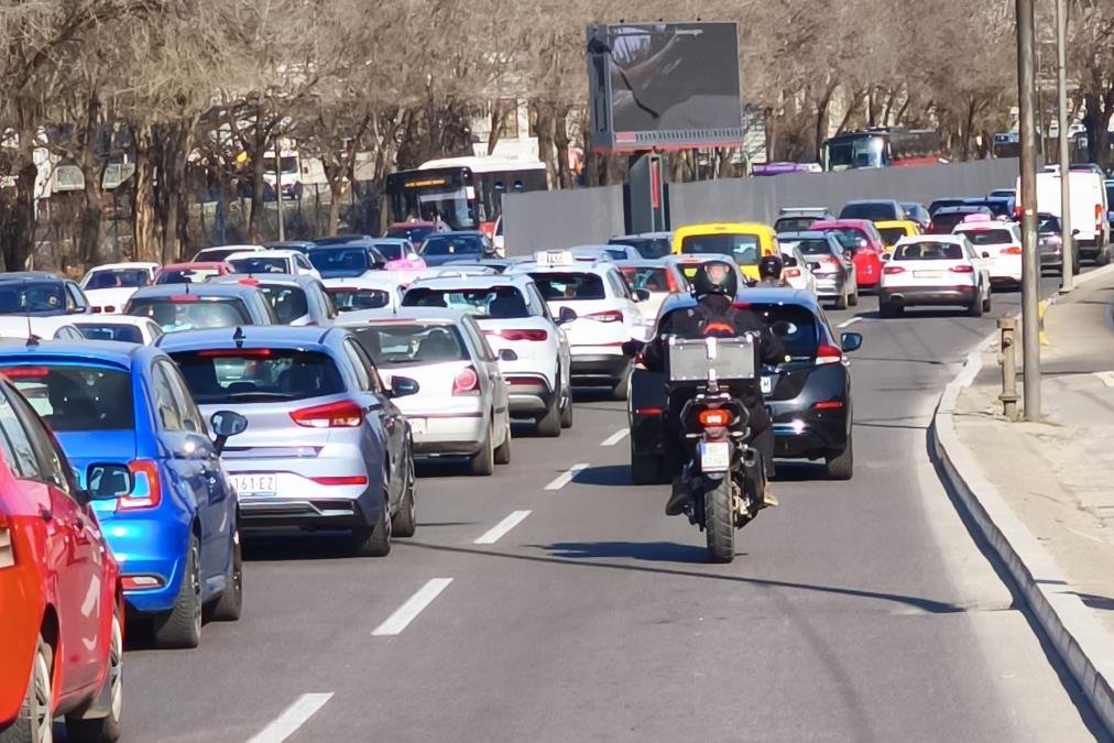 VOZAČE OČEKUJU VELIKE GUŽVE: Zatvara se traka ka Nišu, obustava saobraćaja na prilazu Kopaoniku! Detaljan spisak promena