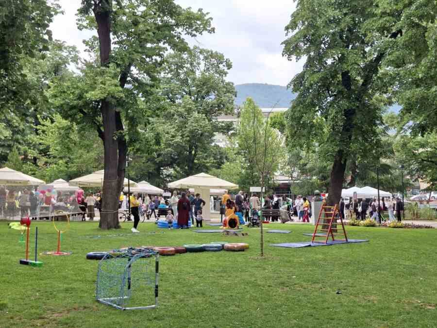Vranje u znaku dečje radosti: Počeo festival "Vreme radosti" u Gradskom parku (FOTO)