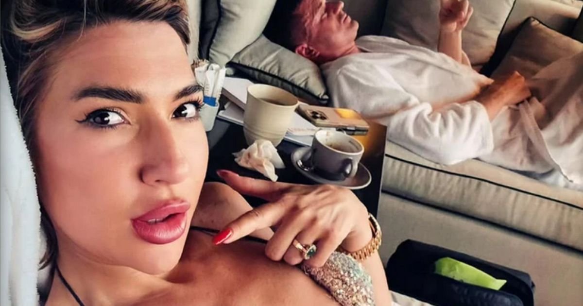 "Mačka je sa Tigrom" Jovana pozira u bikiniju, Tigar leži do nje: Ona poručila "Sličan se sličnom raduje"