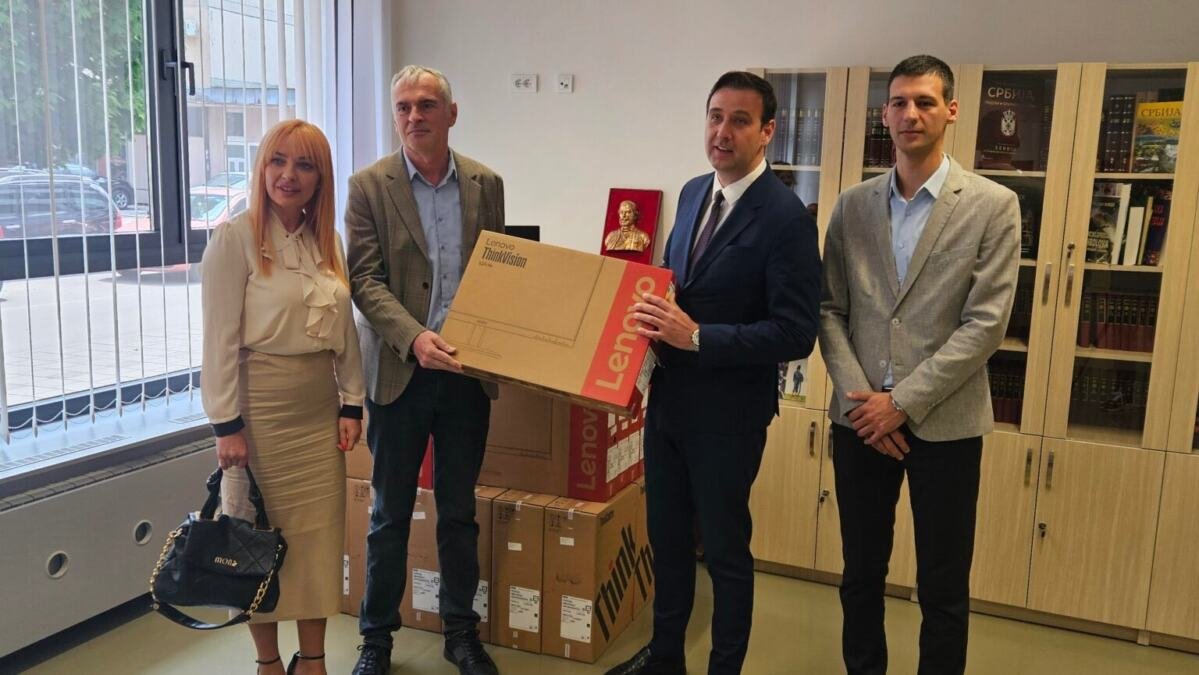 INFORMATIČKI KABINET ODLIČAN: Pribojski učenici dobili nove računare od Ministarstva prosvete