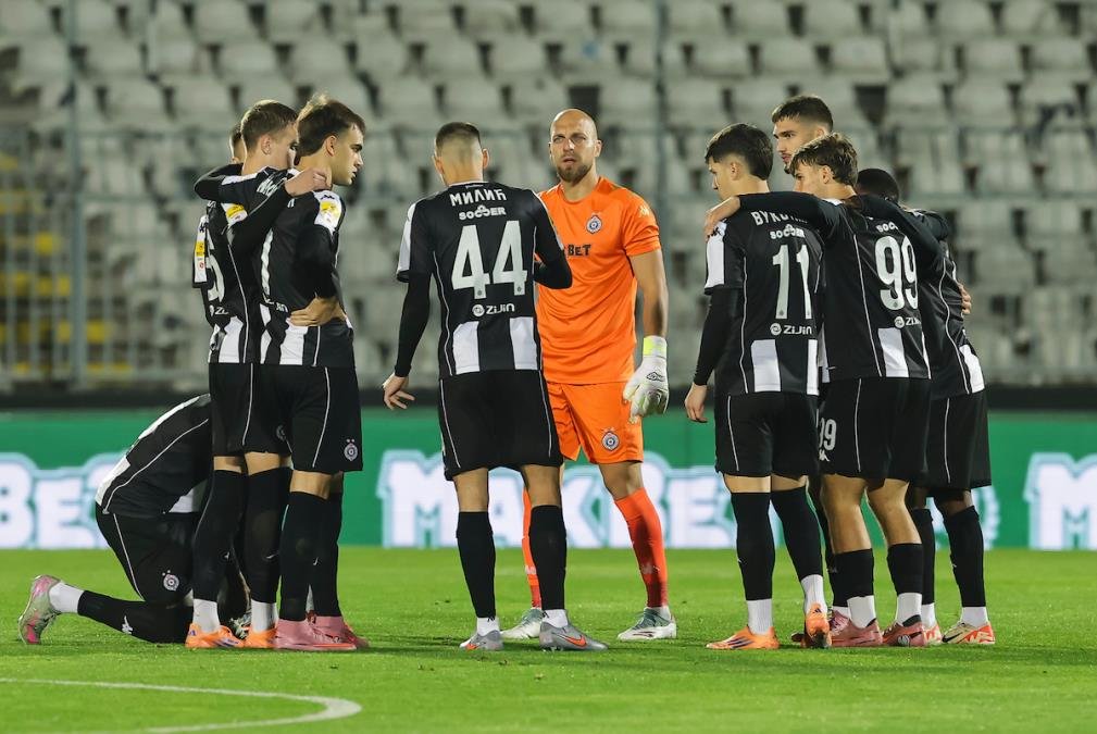 PARTIZAN JE FAVORIT, ALI NE UBEDLJIV! Može li Radnik da šokira crno-bele? Pogledajte kakve su kvote pred današnju utakmicu!