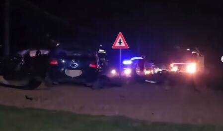 PRVI SNIMAK HORORA U BOGATIĆU: Školski drugovi poginuli u direktnom sudaru, delovi vozila svuda po putu (VIDEO)