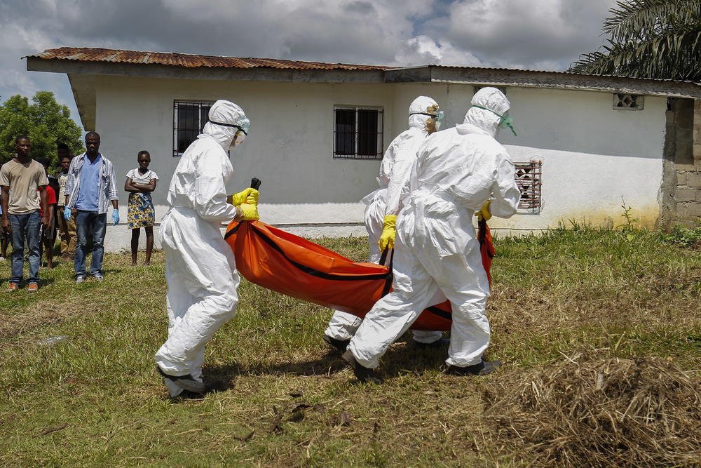 Ebola se širi munjevito, rizično je: Ljudi u strahu od smrtonosne bolesti, SAD zabranile ulaz u zemlju ovim ljudima